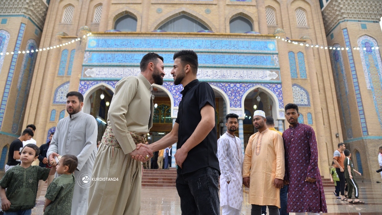 دیمەنێکی ئەمڕۆی بەردەم مزگەوتی جەلیل خەیات لە هەولێر - فۆتۆ: رێباز سیان